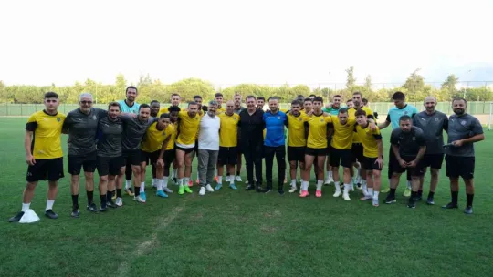 Manisa FK, Kocaelispor galibiyetini böyle kutladı