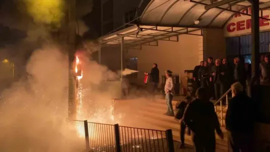 Cemevinde korku dolu anlar: Elektrik panosu patladı