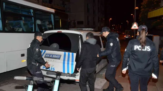 Her yerde aranan 8 kişiye gözaltı