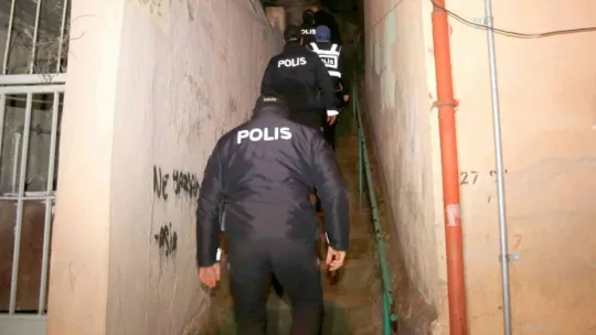 Çeşitli suçlarla aranan 11 kişi gözaltına alındı