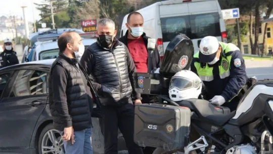 Ceza yememek için 'ehliyetim yanımda değil' dedi