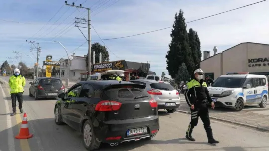Ceza yememek için cam filmlerini elleriyle söktü
