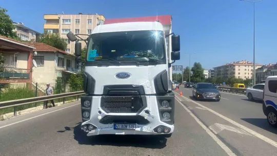 Cezaevi mahkum aracının da karıştığı zincirleme kazada 4 yaralı