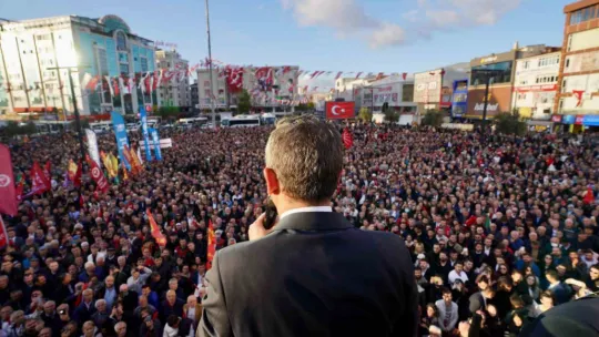 Özel'den tutuklanan belediye başkanına destek mitingi