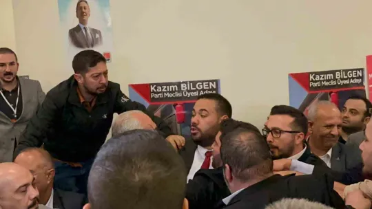 CHP Kurultayında partililer arasında gergin anlar!