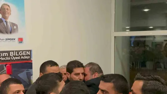 CHP Kurultayında partililer arasında gergin anlar!