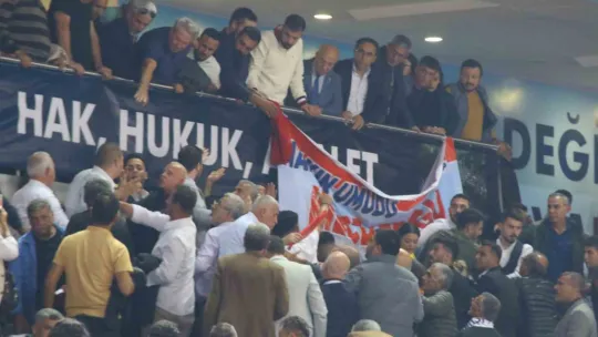 CHP'nin 38. Olağan Kurultayı'nda gerginlik