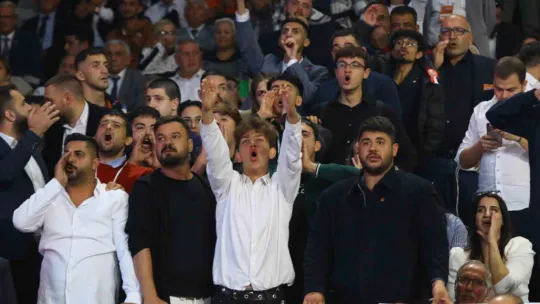 CHP'nin 38. Olağan Kurultayı'nda gerginlik