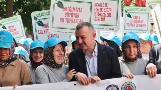 Çiftçilerin korteji renkli görüntülere sahne oldu