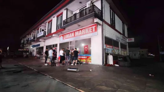 Sakarya'da yangında marketi küle dönmekten böyle kurtardılar