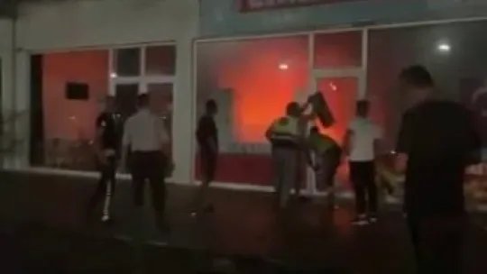 Sakarya'da yangında marketi küle dönmekten böyle kurtardılar