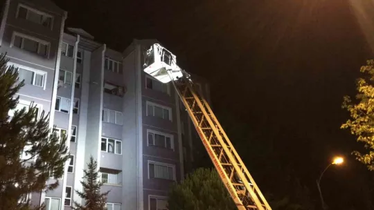Pencereden girerek kapıyı açtılar