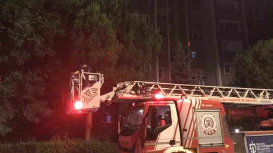 Pencereden girerek kapıyı açtılar