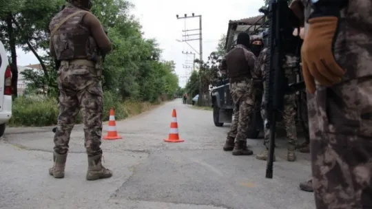 Cinayet işleyip jandarmayla silahlı çatışmaya girdi