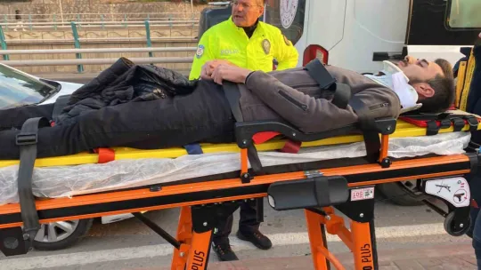 Cip ile çarpışan hafif ticari araç takla attı: Yaralılar var