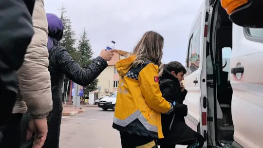 Cip ile otomobil çarpıştı: 1'i çocuk 2 kişi yaralandı