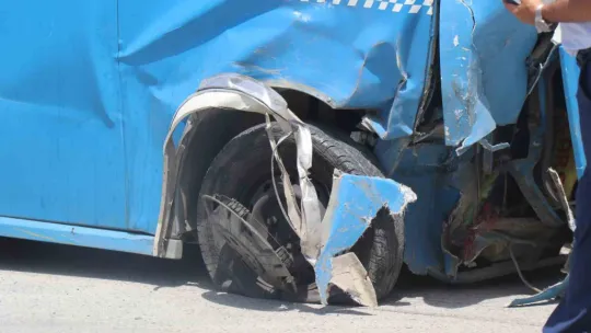 Cip ile toplu taşıma aracı çarpıştı: 7 yaralı