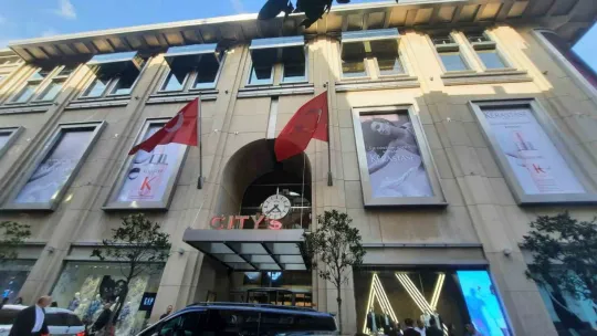 AVM'den düşen genç son yolculuğuna uğurlandı