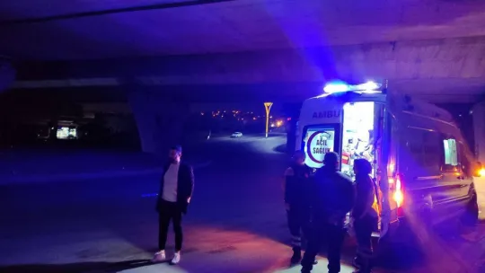 Çocuğunu hastaneye götürürken kaza yaptı