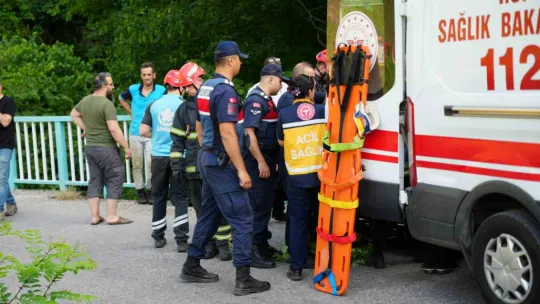 Çocuğunu kurtarmak için suya atlayan anne hayatını kaybetti