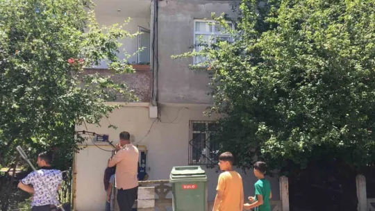 Bayram günü eşini bıçaklayarak kurşun yağdırdı