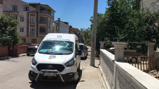 Bayram günü eşini bıçaklayarak kurşun yağdırdı
