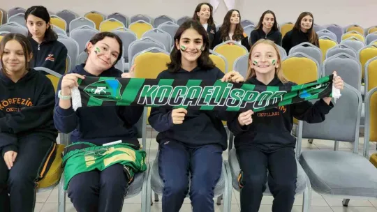 Çocuklar, Kocaelispor'a doping oluyor