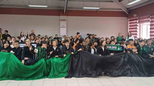 Çocuklar, Kocaelispor'a doping oluyor