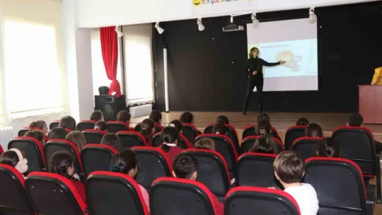 Çocuklara sokak hayvanları konusunda eğitim