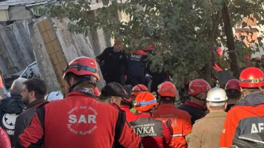 Çöken binadaki eczacı: Belki enkaz altında biz de kalmış olacaktık