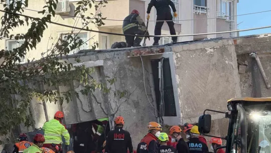 Çöken binadaki eczacı: Belki enkaz altında biz de kalmış olacaktık
