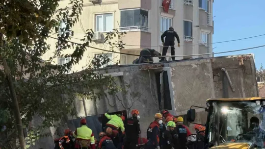 Çöken binadaki eczacı: Belki enkaz altında biz de kalmış olacaktık