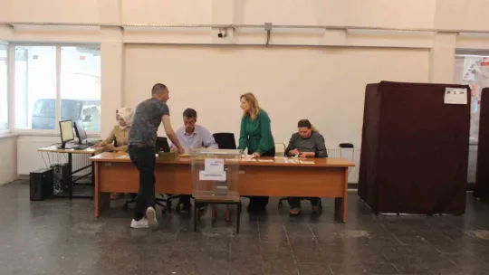 Gümrük kapılarında oy kullanma başladı