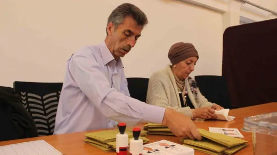 Gümrük kapılarında oy kullanma başladı