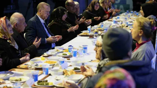 Cumhurbaşkanı Erdoğan: Amacımız deprem bölgesini ayağa kaldırmak