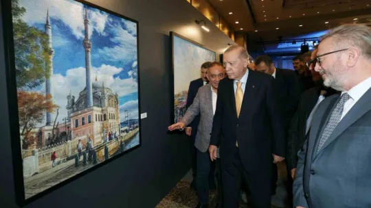 Cumhurbaşkanı Erdoğan sergi gezdi