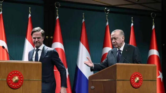 Erdoğan: Yoğun bir diplomasi trafiği yürütüyoruz