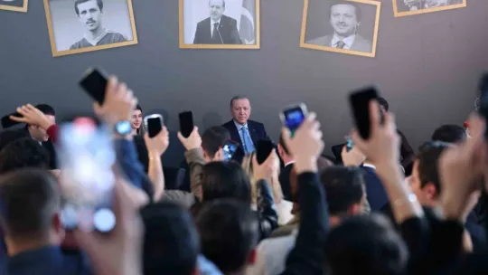 Cumhurbaşkanı Erdoğan: Benim bayrağım yerde duramaz