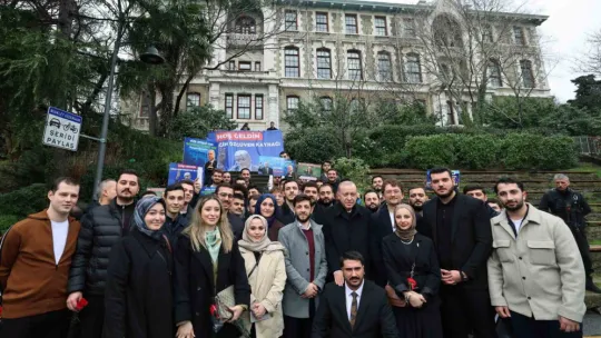 Erdoğan, Boğaziçi Üniversiteli öğrencilerle kampüste yürüdü