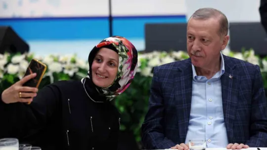 Cumhurbaşkanı Erdoğan depremzedeler ile iftarda buluştu