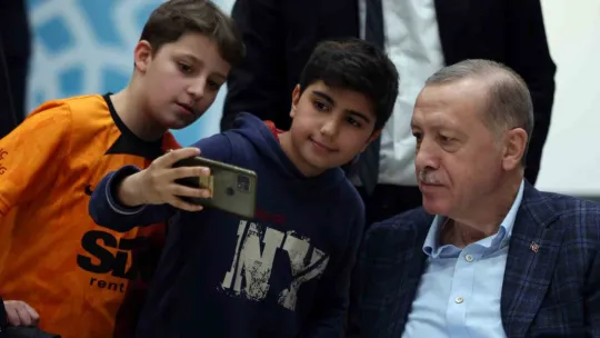 Cumhurbaşkanı Erdoğan depremzedeler ile iftarda buluştu