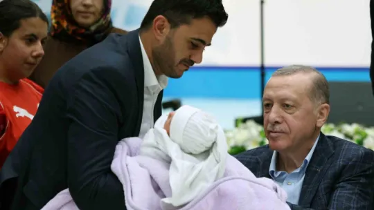 Cumhurbaşkanı Erdoğan depremzedeler ile iftarda buluştu