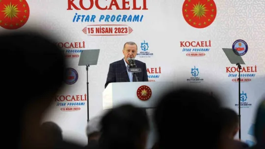 Cumhurbaşkanı Erdoğan depremzedeler ile iftarda buluştu