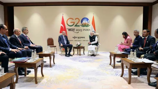Erdoğan Modi ile bir araya geldi