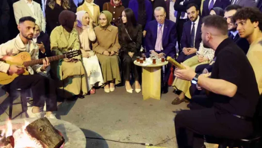 Cumhurbaşkanı Erdoğan, gençlerle bir araya geldi