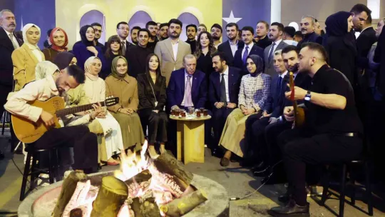 Cumhurbaşkanı Erdoğan, gençlerle bir araya geldi