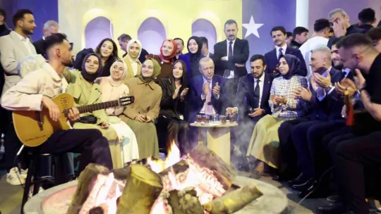 Cumhurbaşkanı Erdoğan, gençlerle bir araya geldi