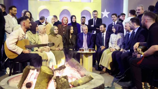 Cumhurbaşkanı Erdoğan, gençlerle bir araya geldi