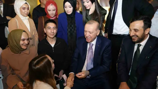 Cumhurbaşkanı Erdoğan, gençlerle bir araya geldi