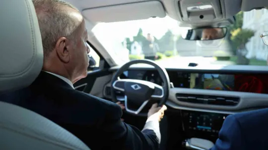 Cumhurbaşkanı Erdoğan, Togg'un yeni modeli T10F'yi test etti